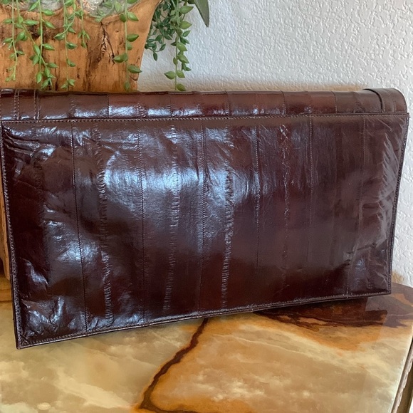 GENUINE EEL Brown Flap Clutch, 2 sections, pockets, detachable strap. Pristine! - Picture 4 of 17